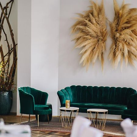 Kounicky Dvur Hotel Dolni Kounice Luaran gambar