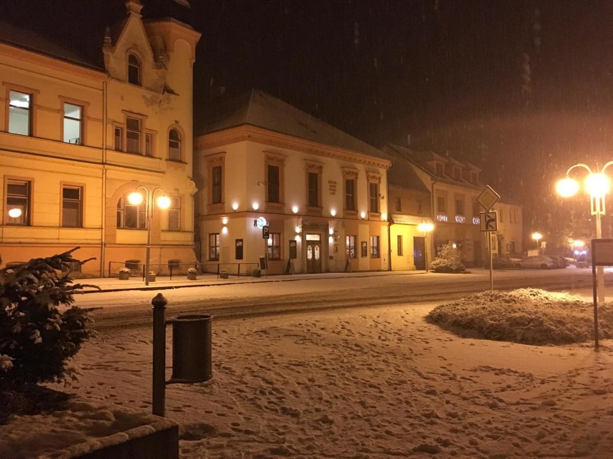 Kounicky Dvur Hotel Dolni Kounice Luaran gambar