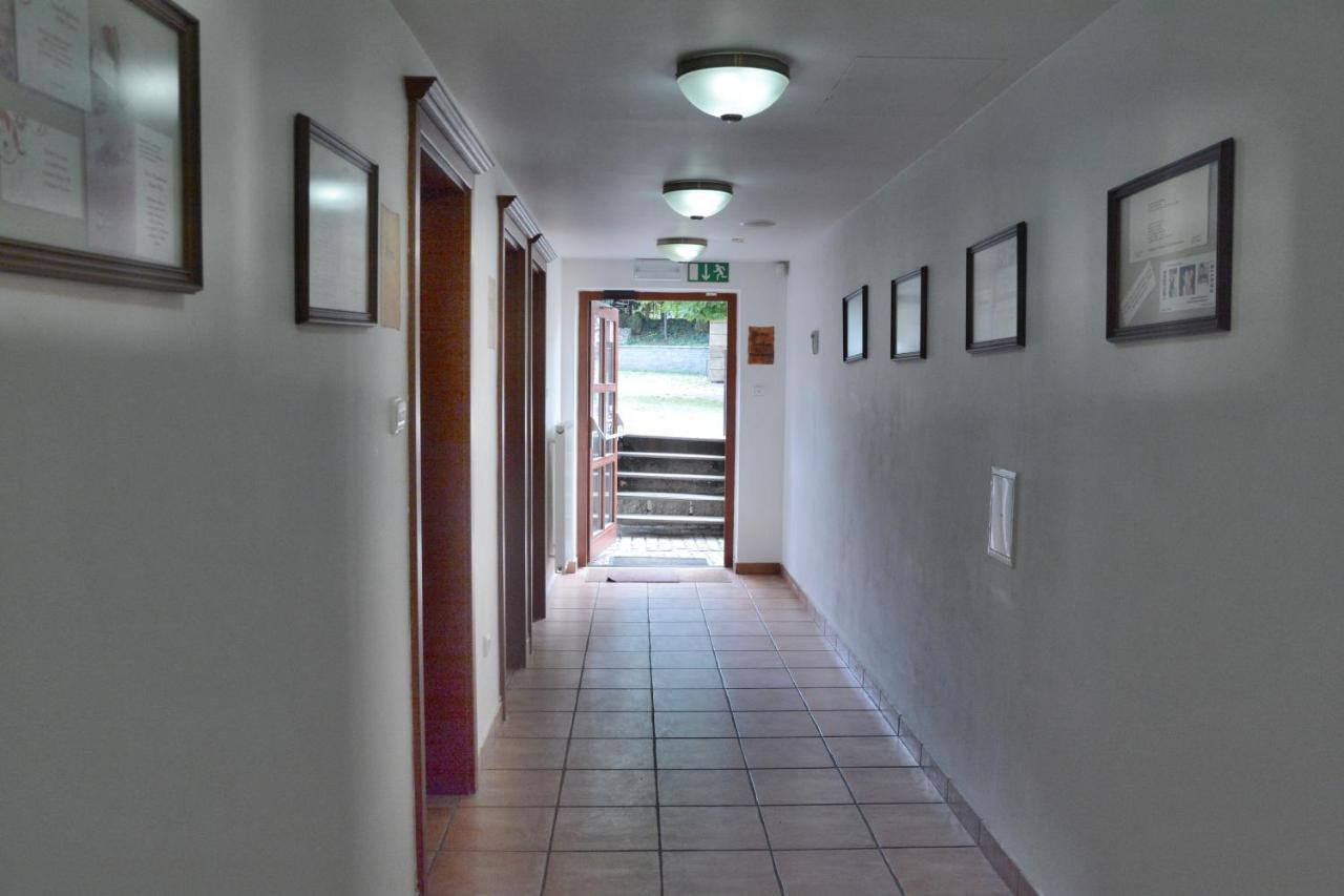 Kounicky Dvur Hotel Dolni Kounice Luaran gambar