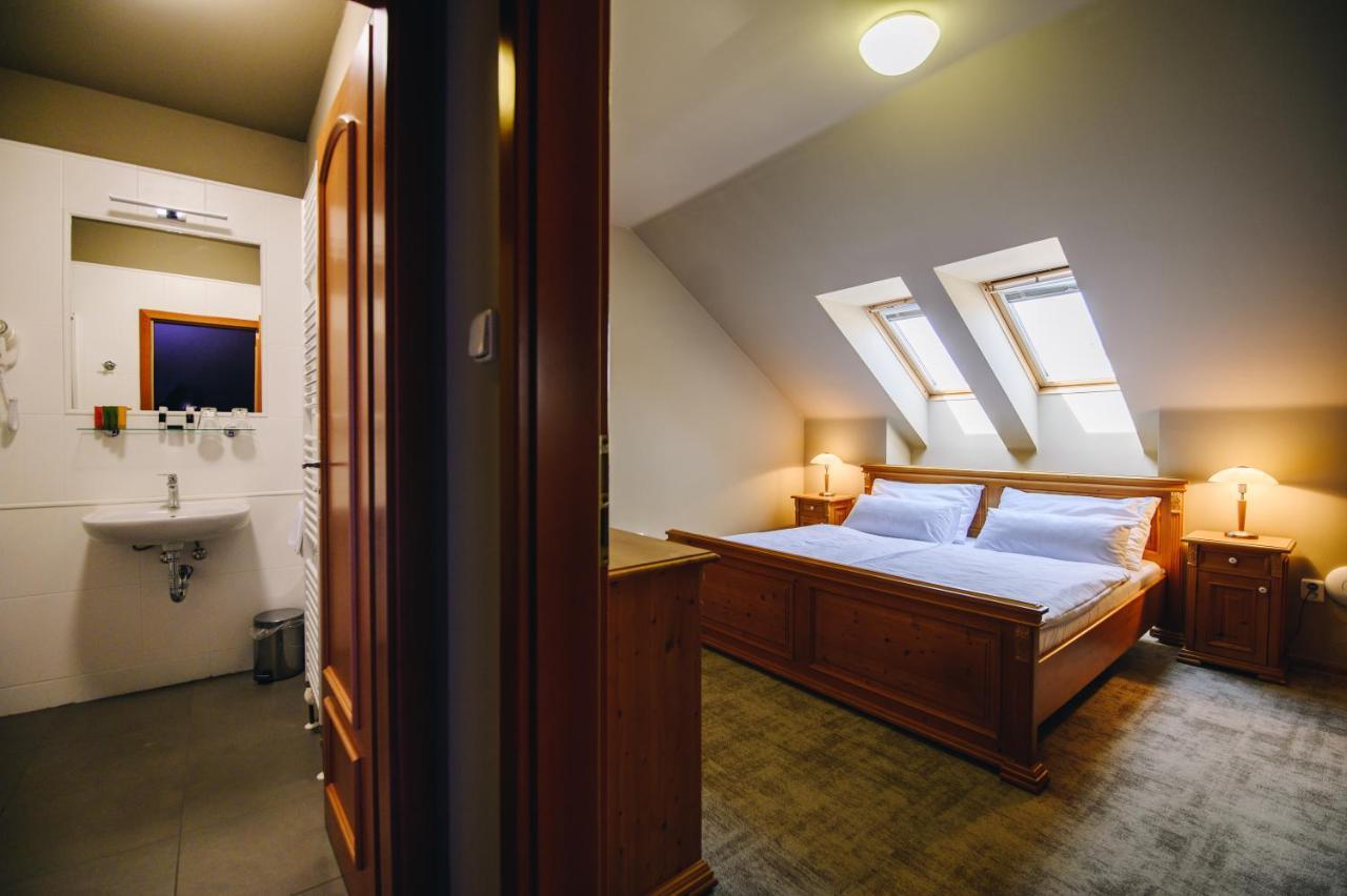 Kounicky Dvur Hotel Dolni Kounice Luaran gambar