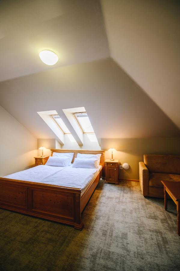 Kounicky Dvur Hotel Dolni Kounice Luaran gambar