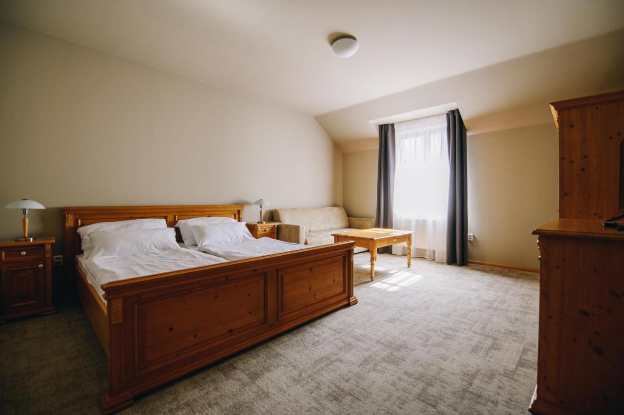 Kounicky Dvur Hotel Dolni Kounice Luaran gambar
