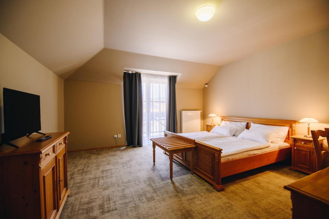 Kounicky Dvur Hotel Dolni Kounice Luaran gambar