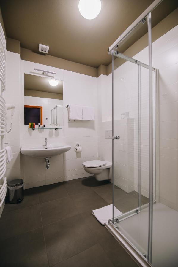 Kounicky Dvur Hotel Dolni Kounice Luaran gambar