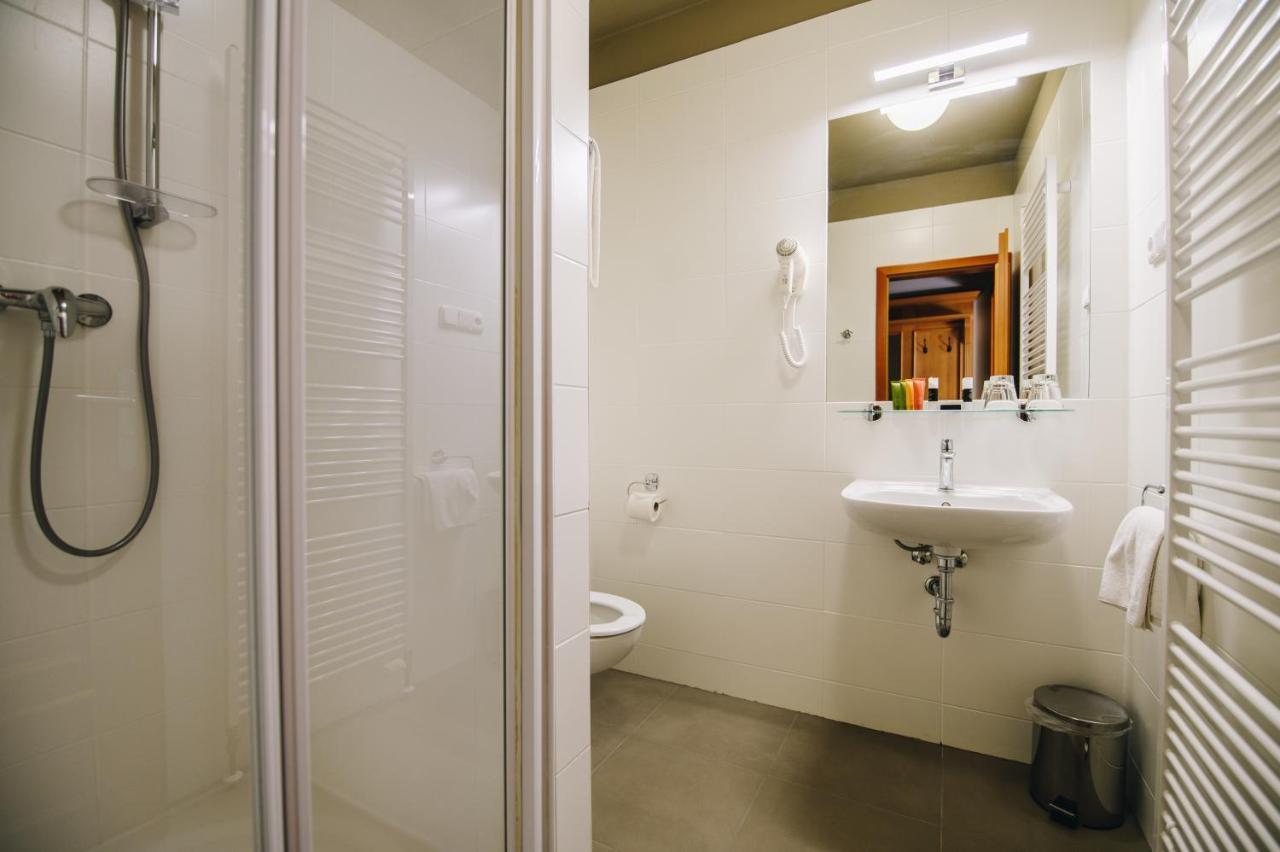 Kounicky Dvur Hotel Dolni Kounice Luaran gambar