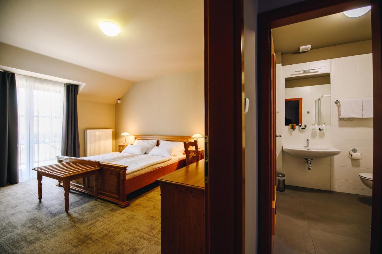 Kounicky Dvur Hotel Dolni Kounice Luaran gambar