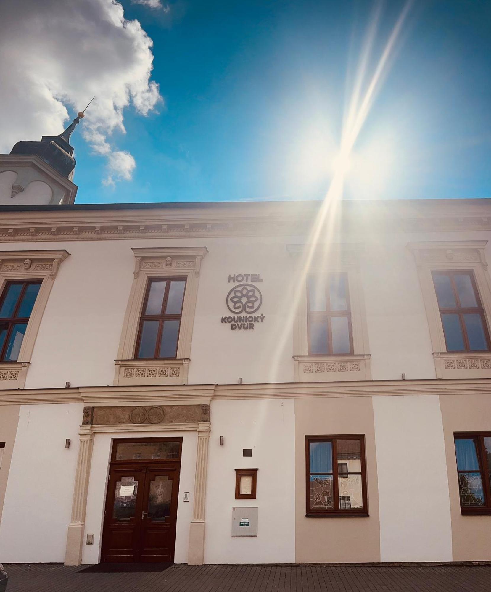 Kounicky Dvur Hotel Dolni Kounice Luaran gambar
